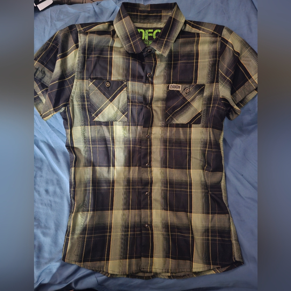 DIXXON Short-Sleeve Plaid Button-Up Shirt in Black and Green